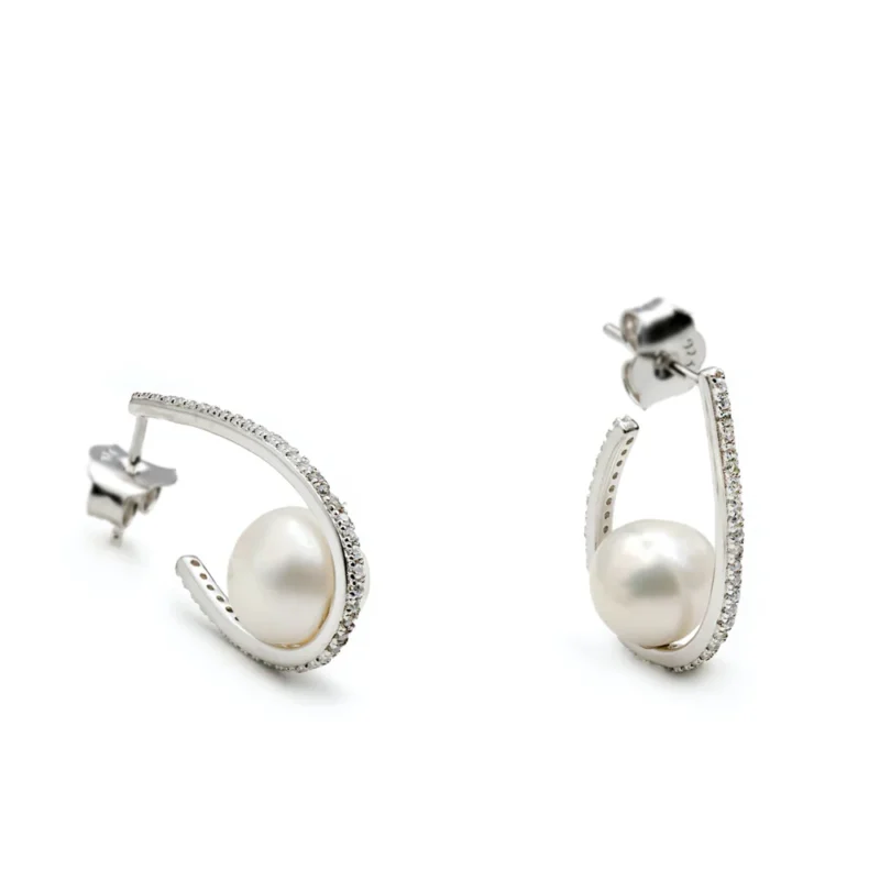 PENDIENTES PERLAS DE PLATA CON DISEÑO ABIERTO ELEGANTE