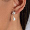 Pendientes de plata con perla blanca y flor de circonitas tipo lágrima